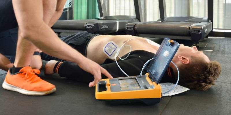 Defibrillatore Automatico e Semiautomatico: qual è la differenza?