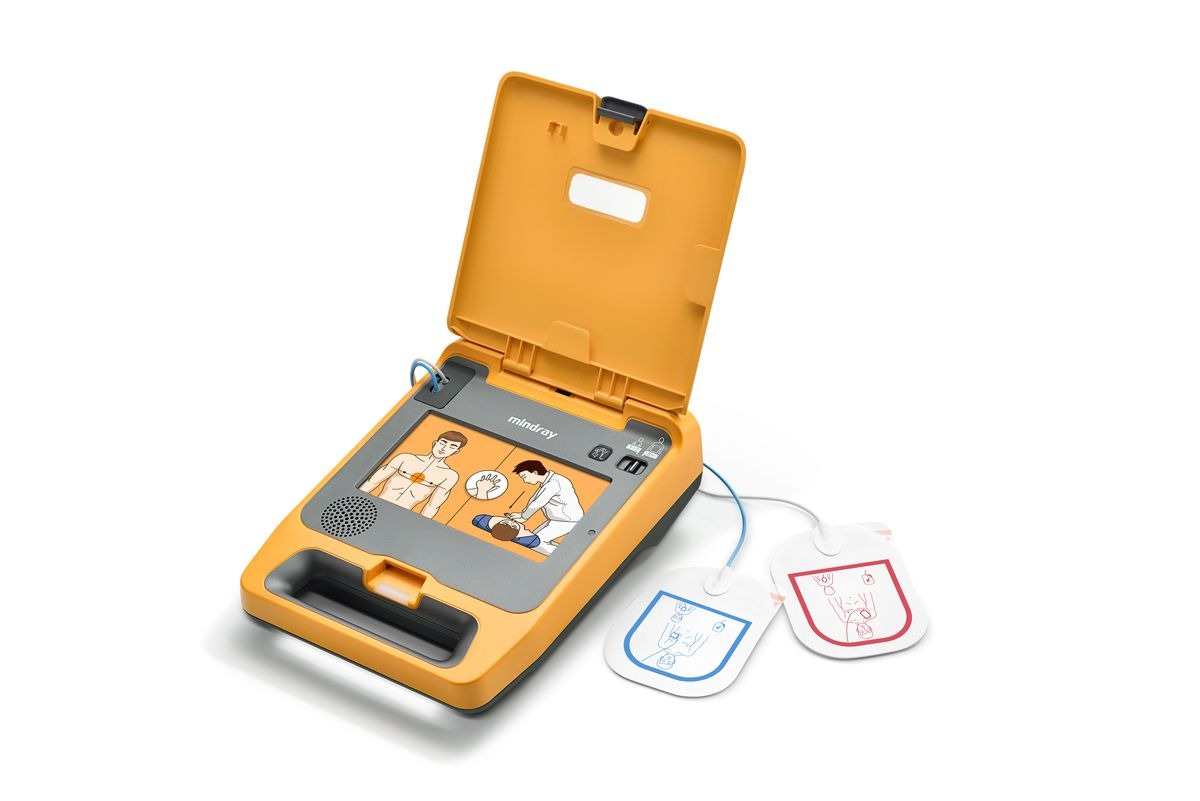Come-usare-un-defibrillatore-semiautomatico-esterno-DAE